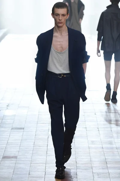 Look 3